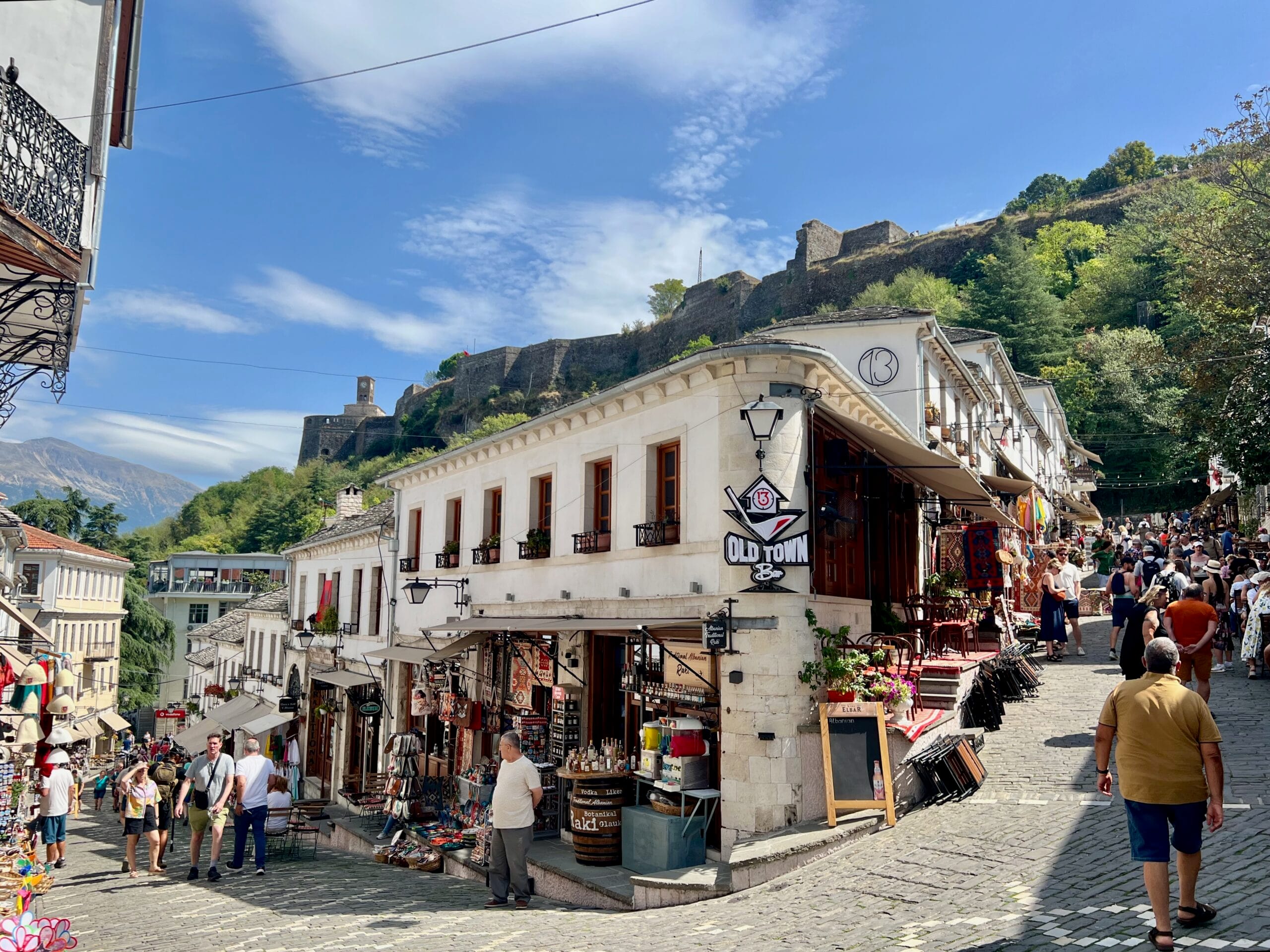 Calles y edificios de Gjirokastër, Albania