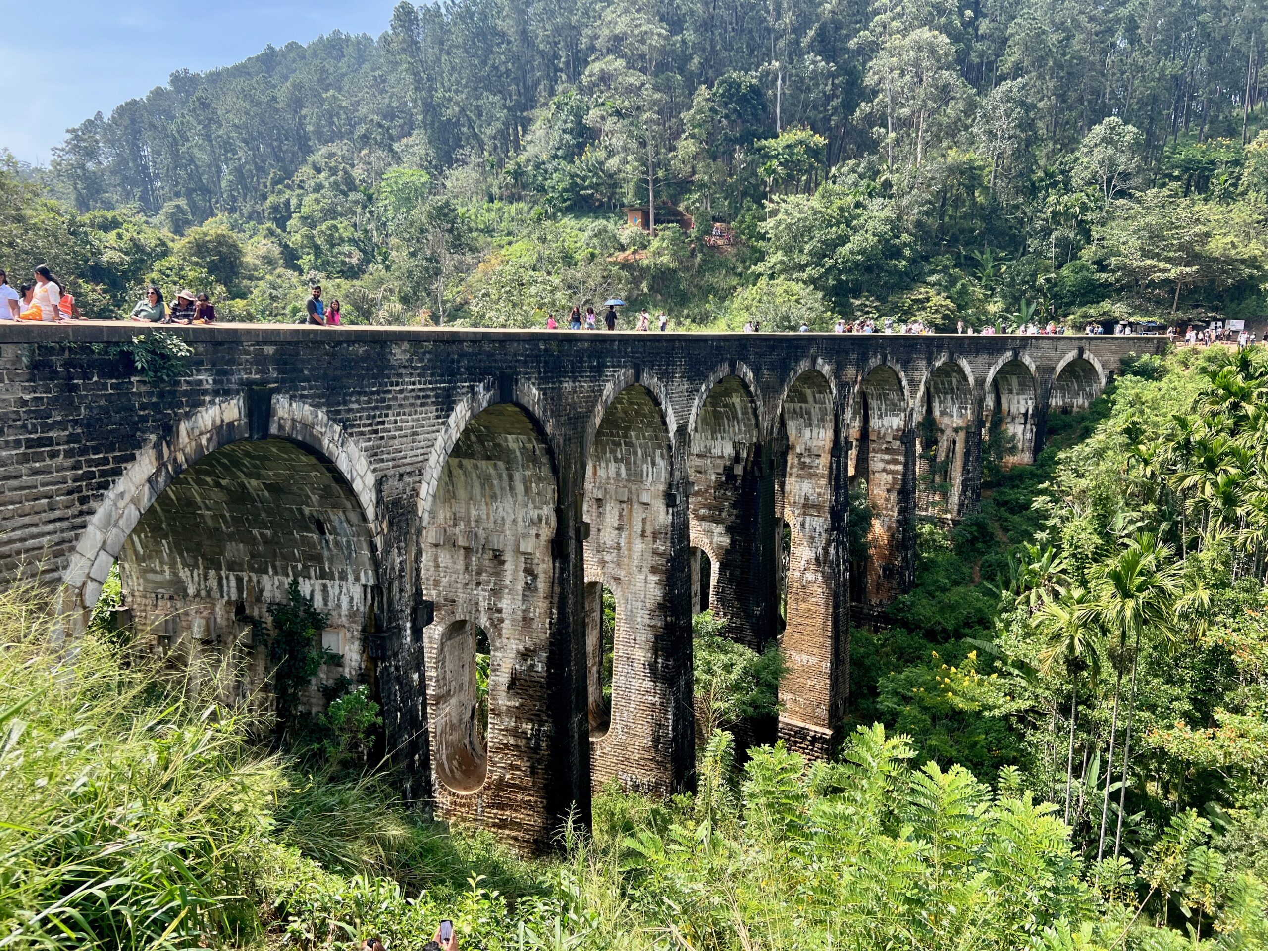 Vista del puente de los nueve arcos, Sri Lanka